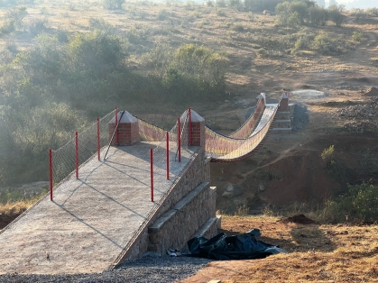 Side view of a footbridge across a ravine.